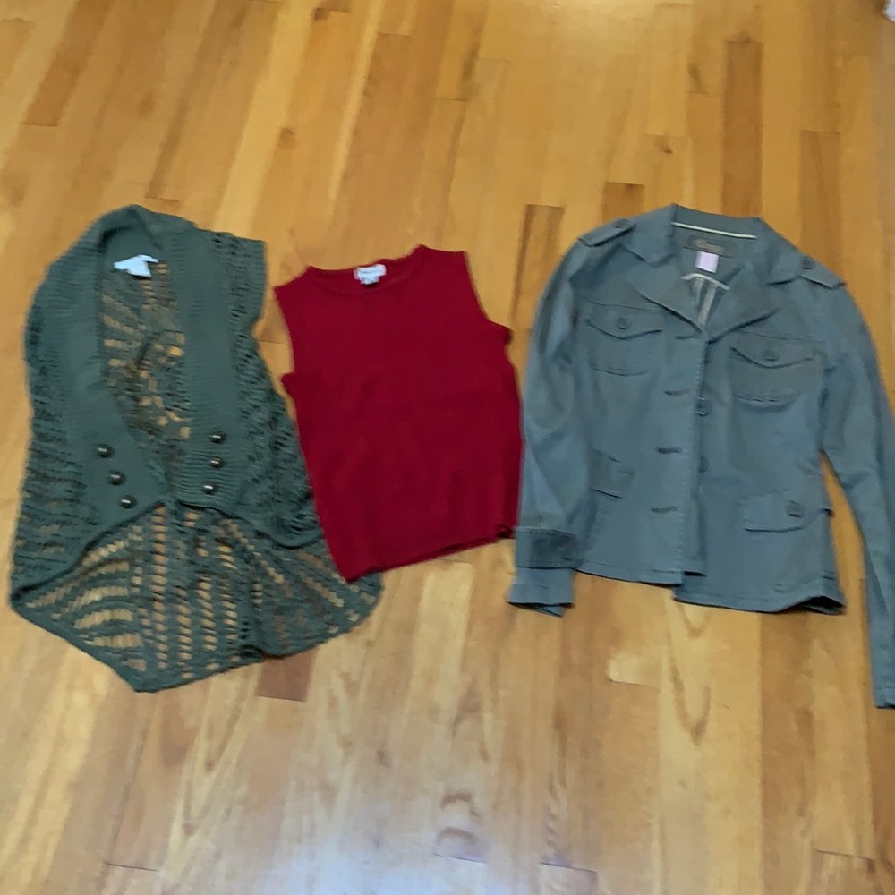 ⭐️ Lot of 3 tops, blazer and sweaters